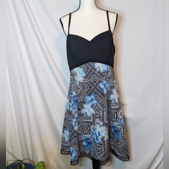 EUC - Guess! Floral and Geometric A Line Dress - 14 - Picture 1 of 5